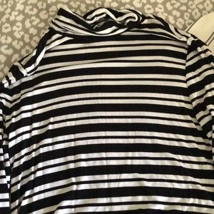 Black n white turtleneck
